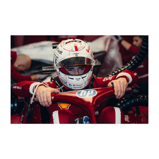 Casco de Charles Leclerc de la Scuderia Ferrari para el Gran Premio de Japan, escala 1:5