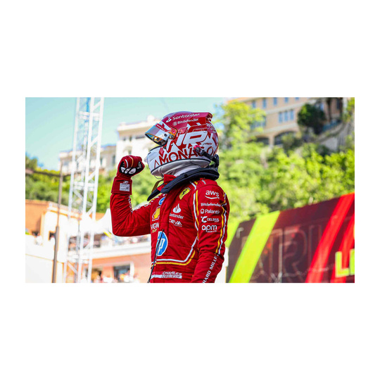 Casco de Charles Leclerc de la Scuderia Ferrari para el Gran Premio de Monaco, escala 1:5