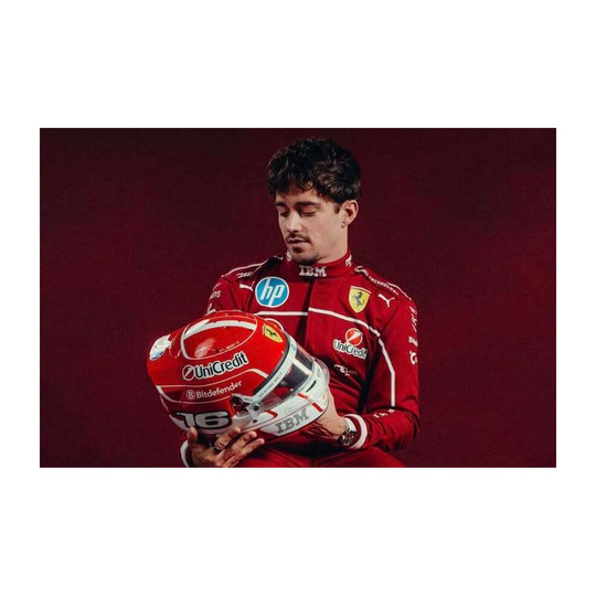 Casco de Charles Leclerc de la Scuderia Ferrari 2025, escala 1:5