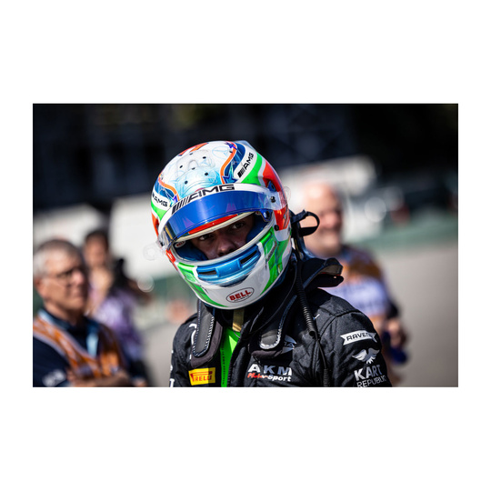 Casco de Kimi Antonelli de la Mercedes AMG Petronas 2025, escala 1:5